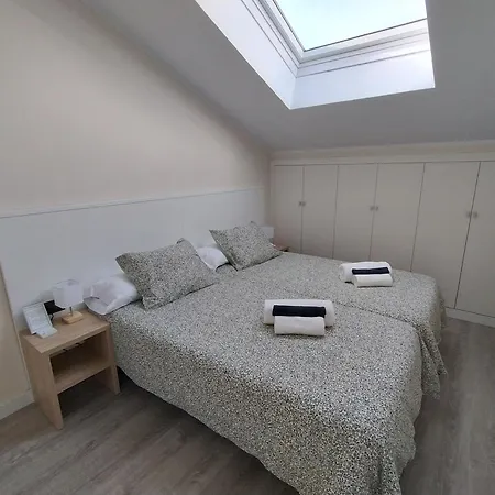 Llanesbnb Atico Moderno De 2 Dobles Y Parking דירה
